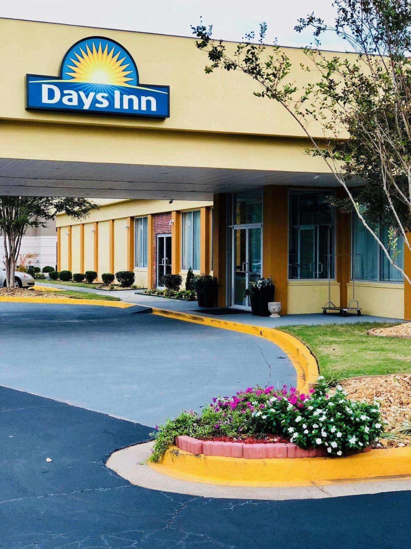 Days Inn By Wyndham Madison Exterior photo