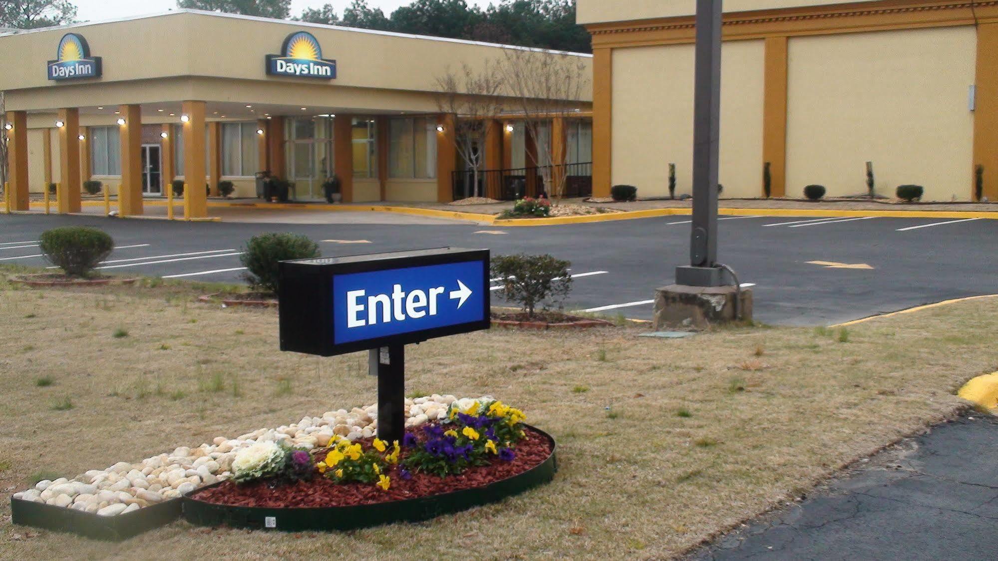 Days Inn By Wyndham Madison Exterior photo